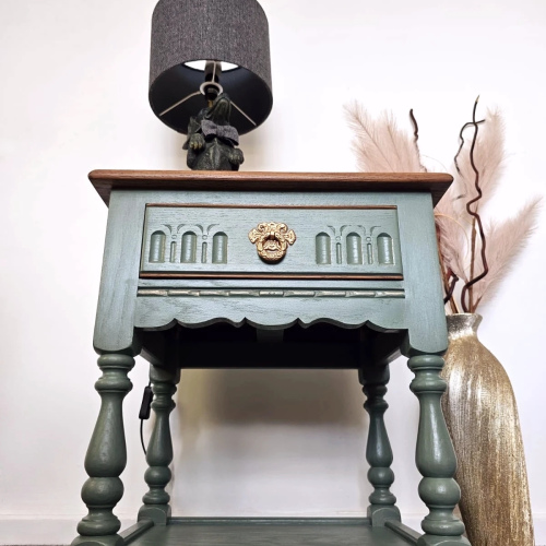 Old Charm Lamp Table